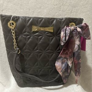 BETSEY JOHNSON SHOULDER BAG.